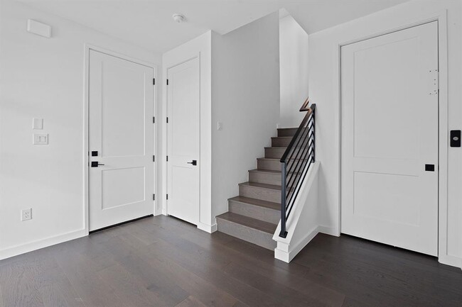 Building Photo - 701 Ariana Ct