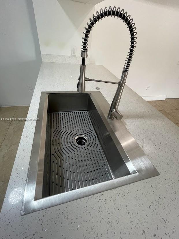 Building Photo - 410 S Park Rd