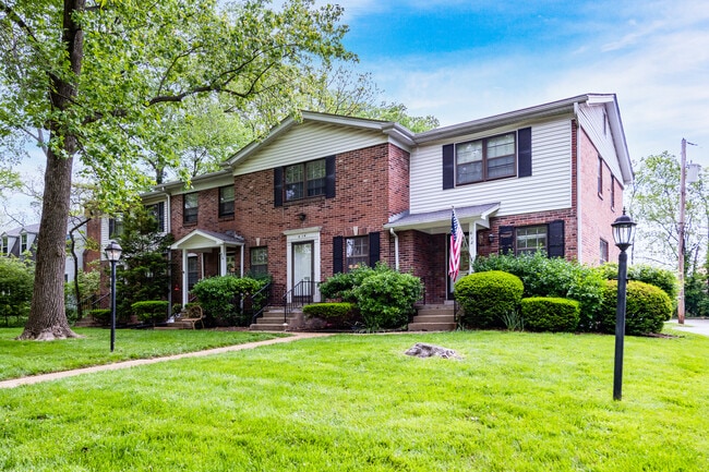 Building Photo - 235 W Washington Ave