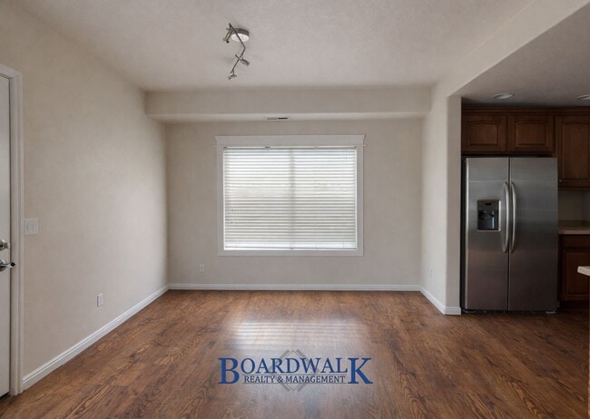 Building Photo - Quiet Riverton 3 Bed Home – Garage & Yard