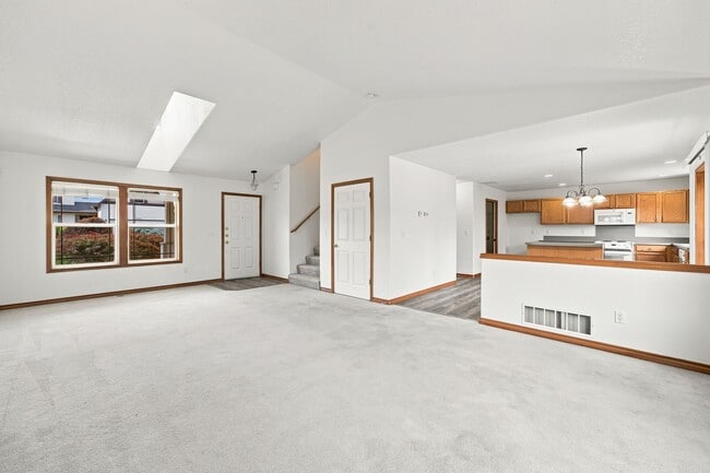 Building Photo - 3203 NE 171st Ave