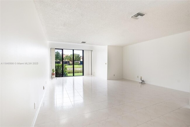 Building Photo - 3952 Cocoplum Cir