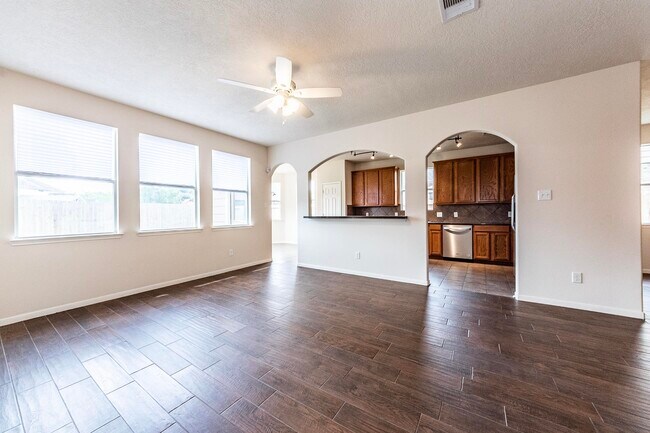 Building Photo - 913 Boxelder Pointe