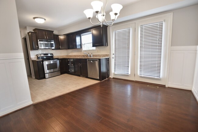 Building Photo - Pet Friendly Four Bedroom!