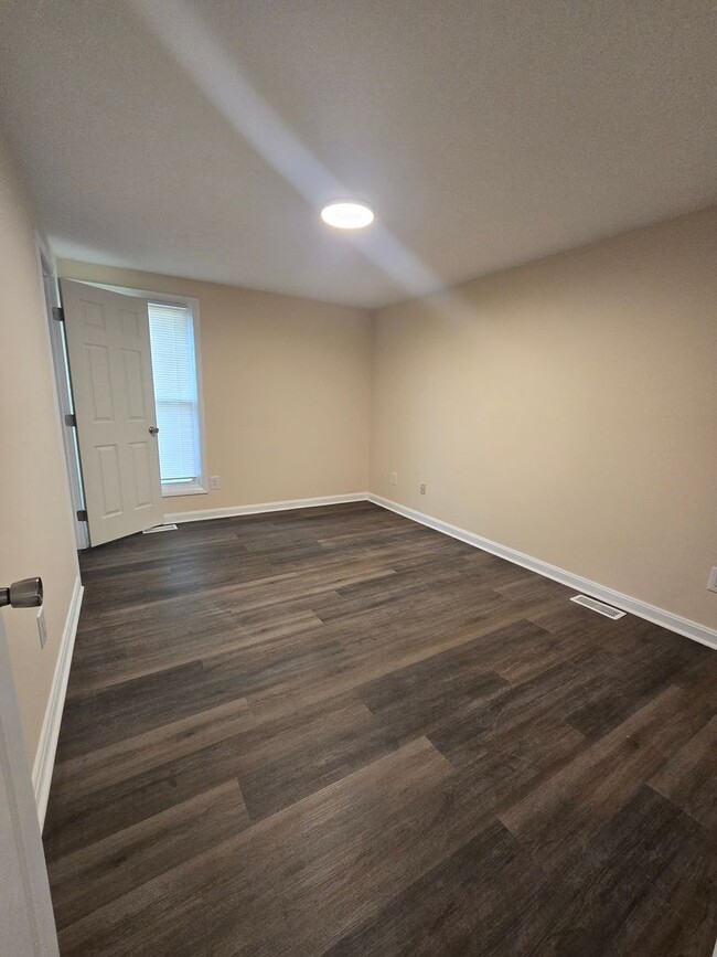 Building Photo - 3 bed 1.5 bath in the Tamarack Park Neighb...