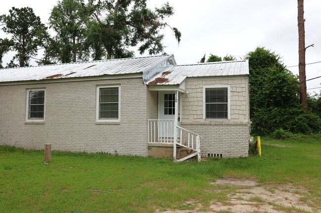 Primary Photo - 810 Lilly St