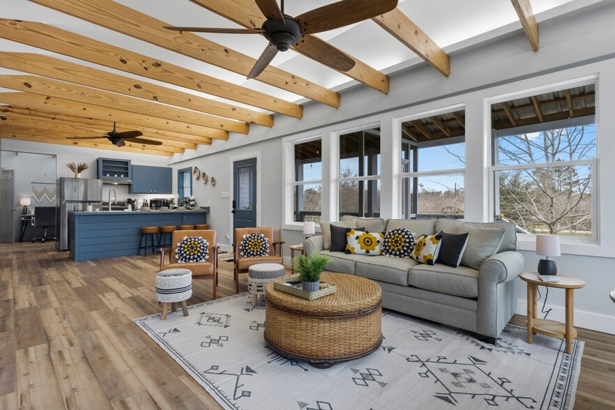 Building Photo - 304 Tide St