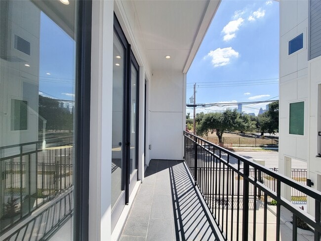Building Photo - 905 Quitman St