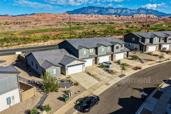 Building Photo - 3915 Razor Dr