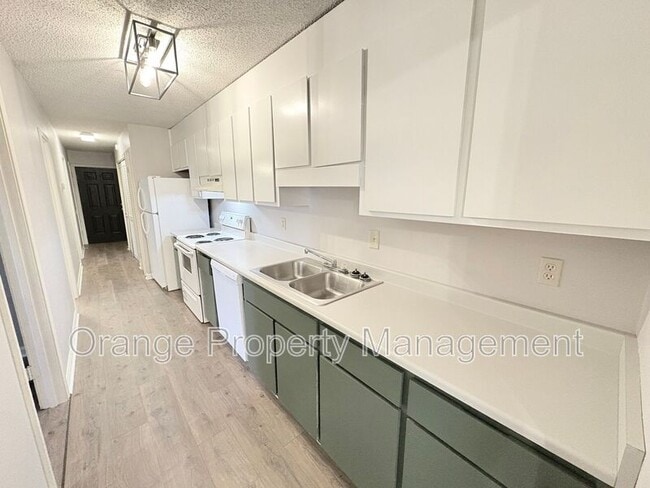 Building Photo - 212 Pelican Ln