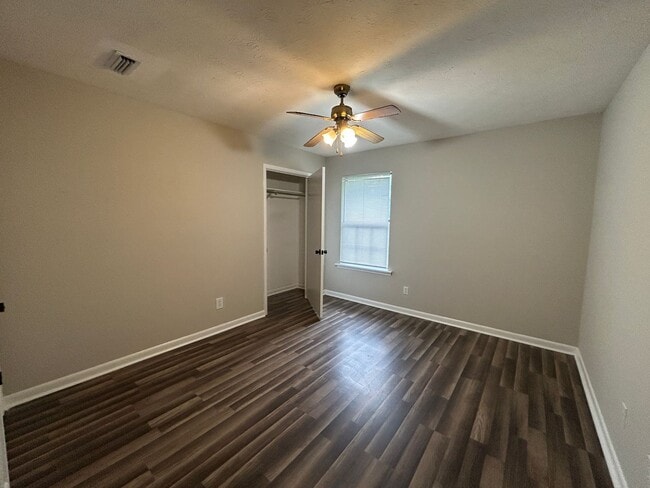 Building Photo - McCullars- 422