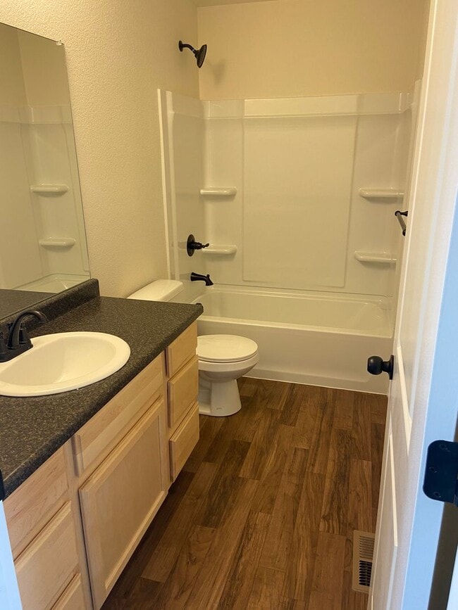 Building Photo - $250 off first months rent! 3 bedroom, 3 bath home in Raindance Community.