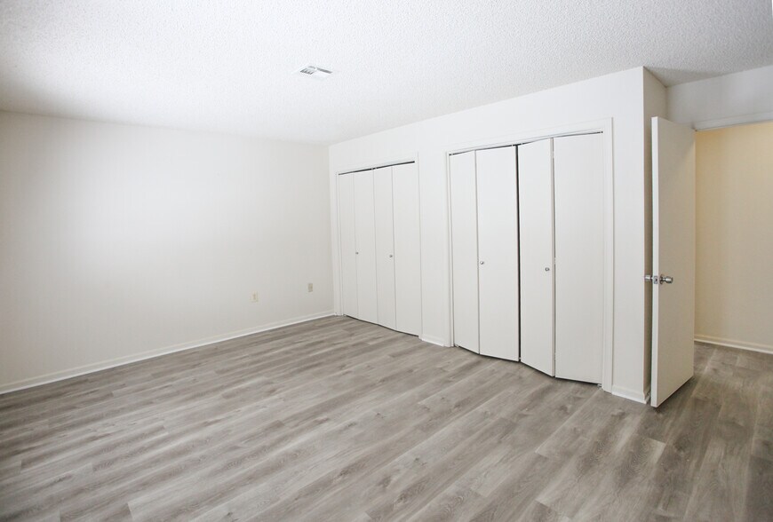 Building Photo - 655C Yale Way