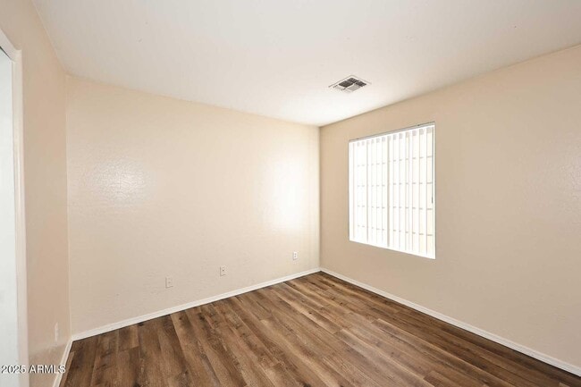 Building Photo - 10532 W Pomo St