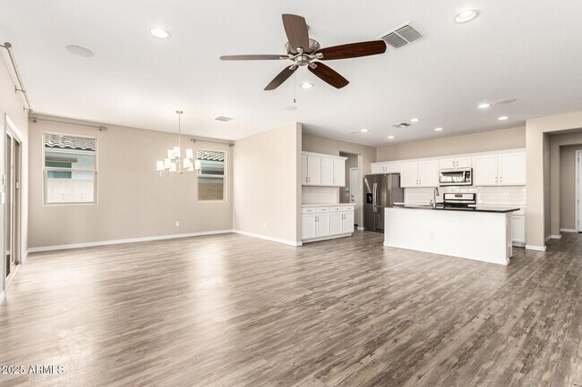 Building Photo - 423 S 194th Ln