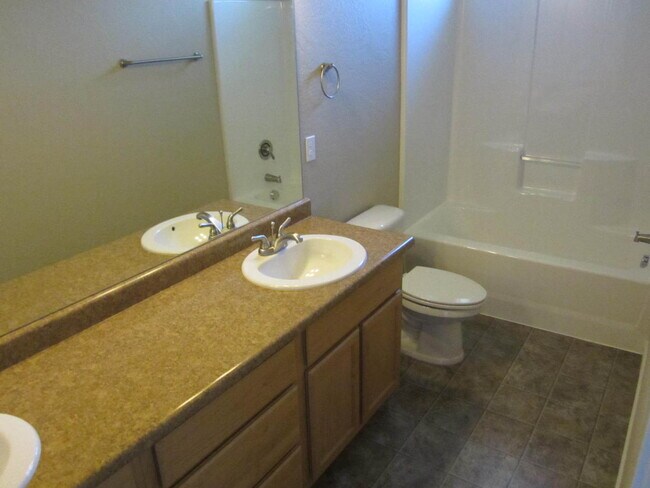 Building Photo - 240 Cherry Bark Ln