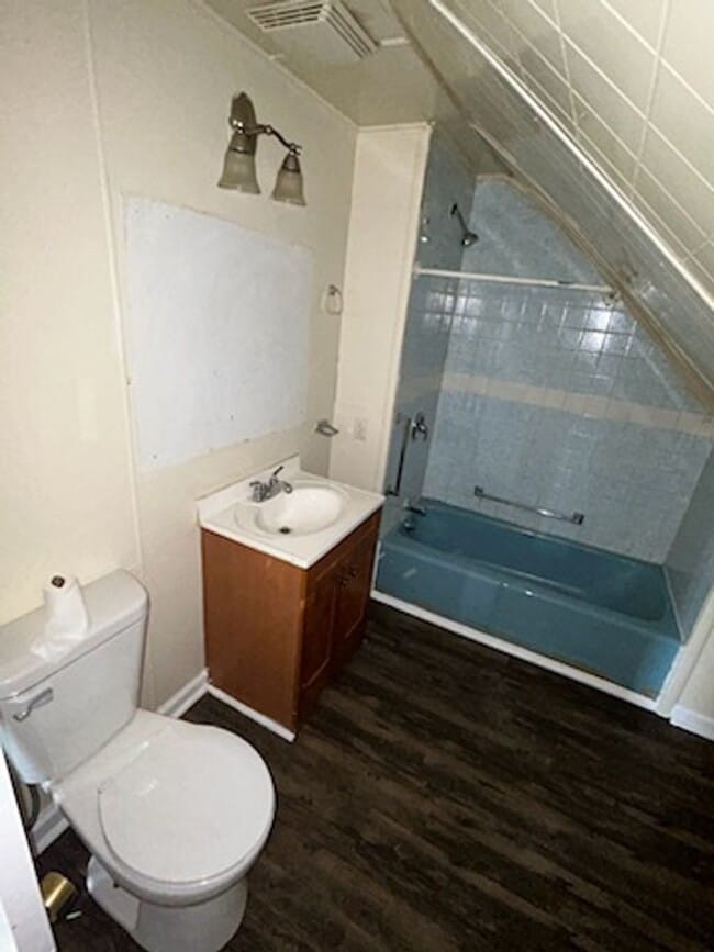 Building Photo - 3 Bed 2 Bath