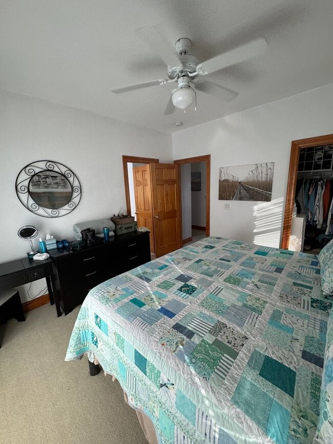 Building Photo - Top Floor Condo with Stunning Sound Views