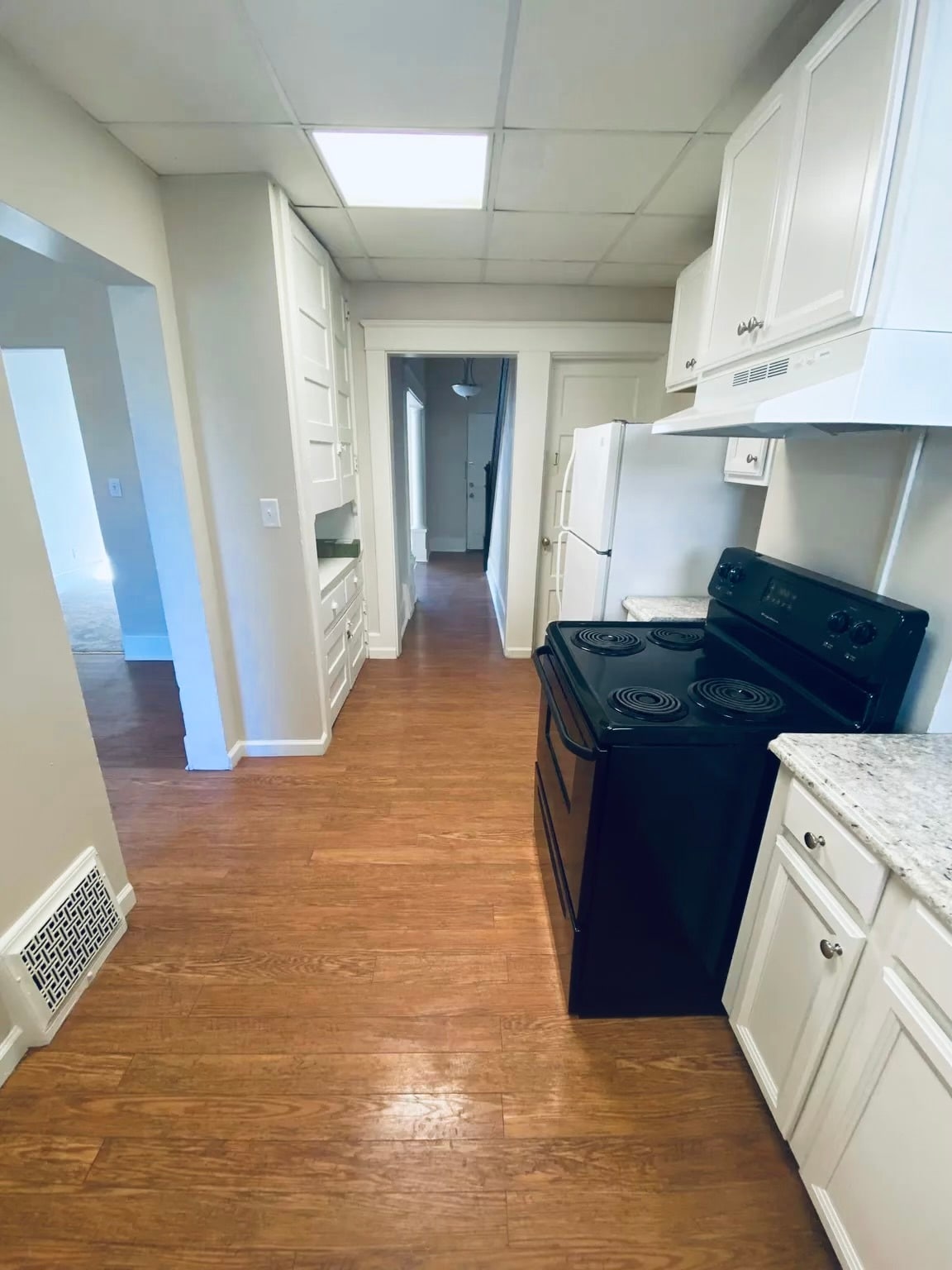 Building Photo - 110 Collier St