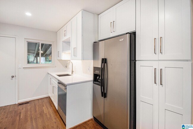 Building Photo - 545 Edgecrest Cir