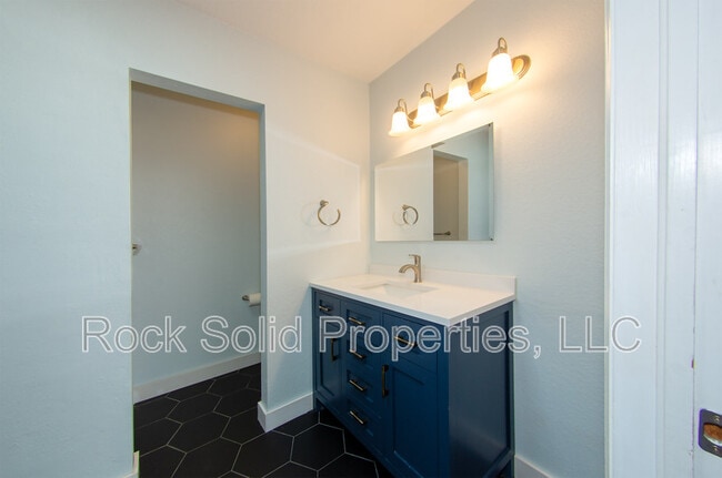 Building Photo - 5027 Green River St