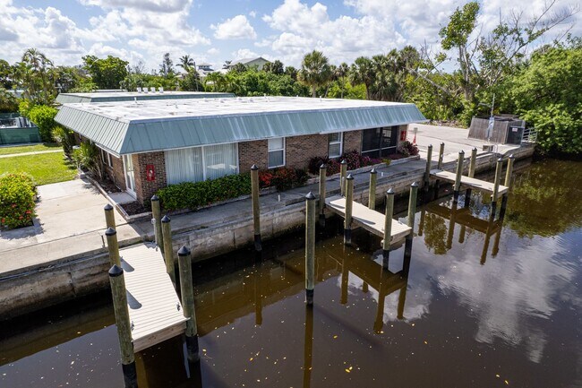 Building Photo - ** NEAR DOWNTOWN ** 2 BED / 2 BATH CONDO -...