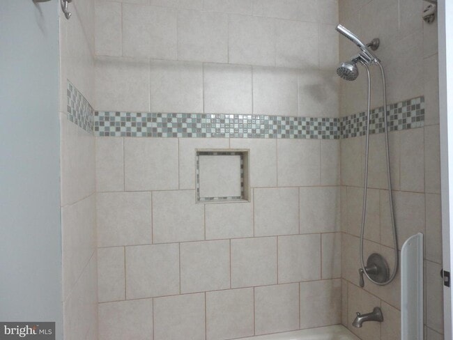 Building Photo - 814 Rustic Ln