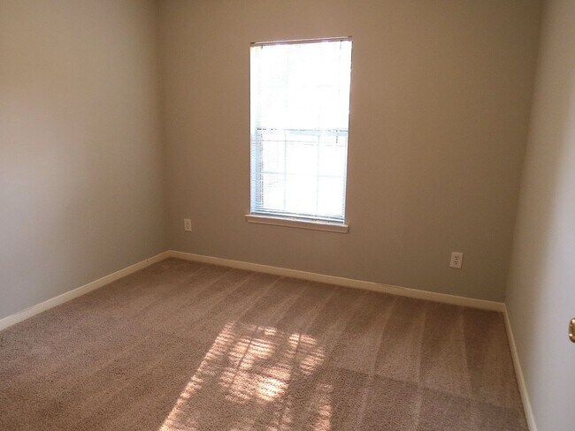 Building Photo - For Lease | 3 Bed, 2 Bath | 1,066 Sq Ft | Beer Creek Meadows|