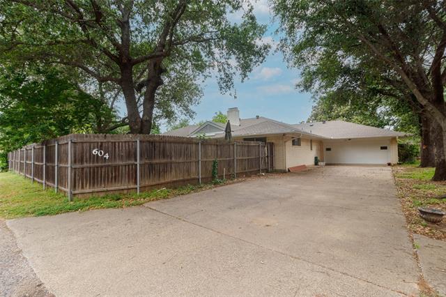 Building Photo - 604 McCoy Dr