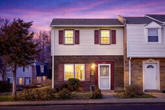 Building Photo - 611 Denton Cir