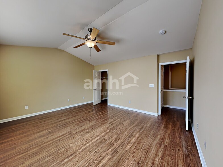 Building Photo - 5102 Wetlands Dr