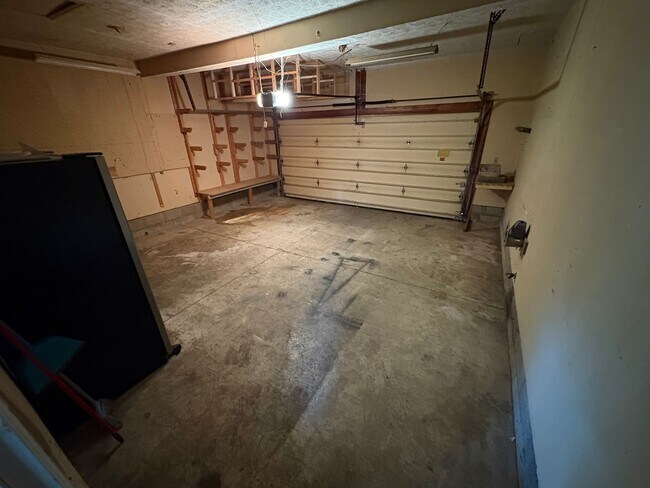 Building Photo - 13236 E Crosset Hill Dr