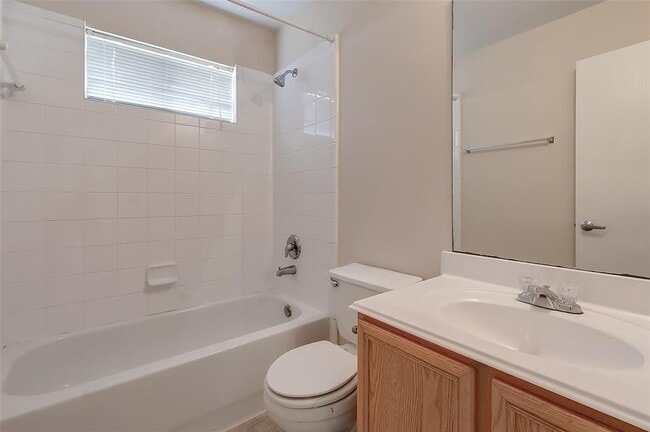 Building Photo - 19726 Cozy Cabbin Dr