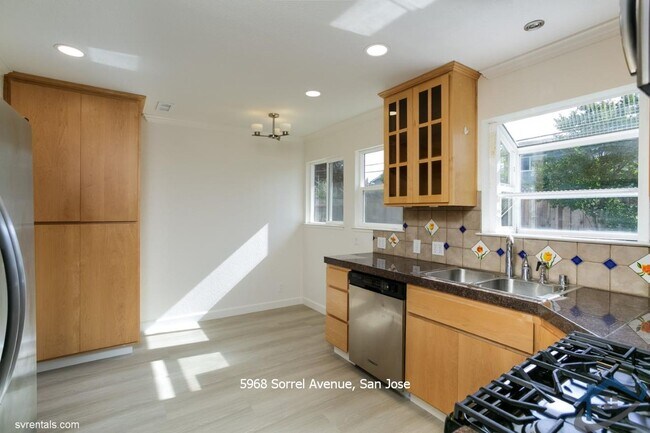 Building Photo - 5968 Sorrel Ave