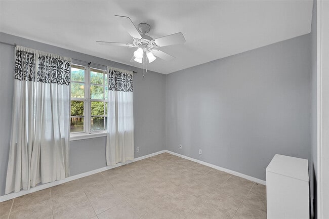 Building Photo - 5400 Jubilee Way