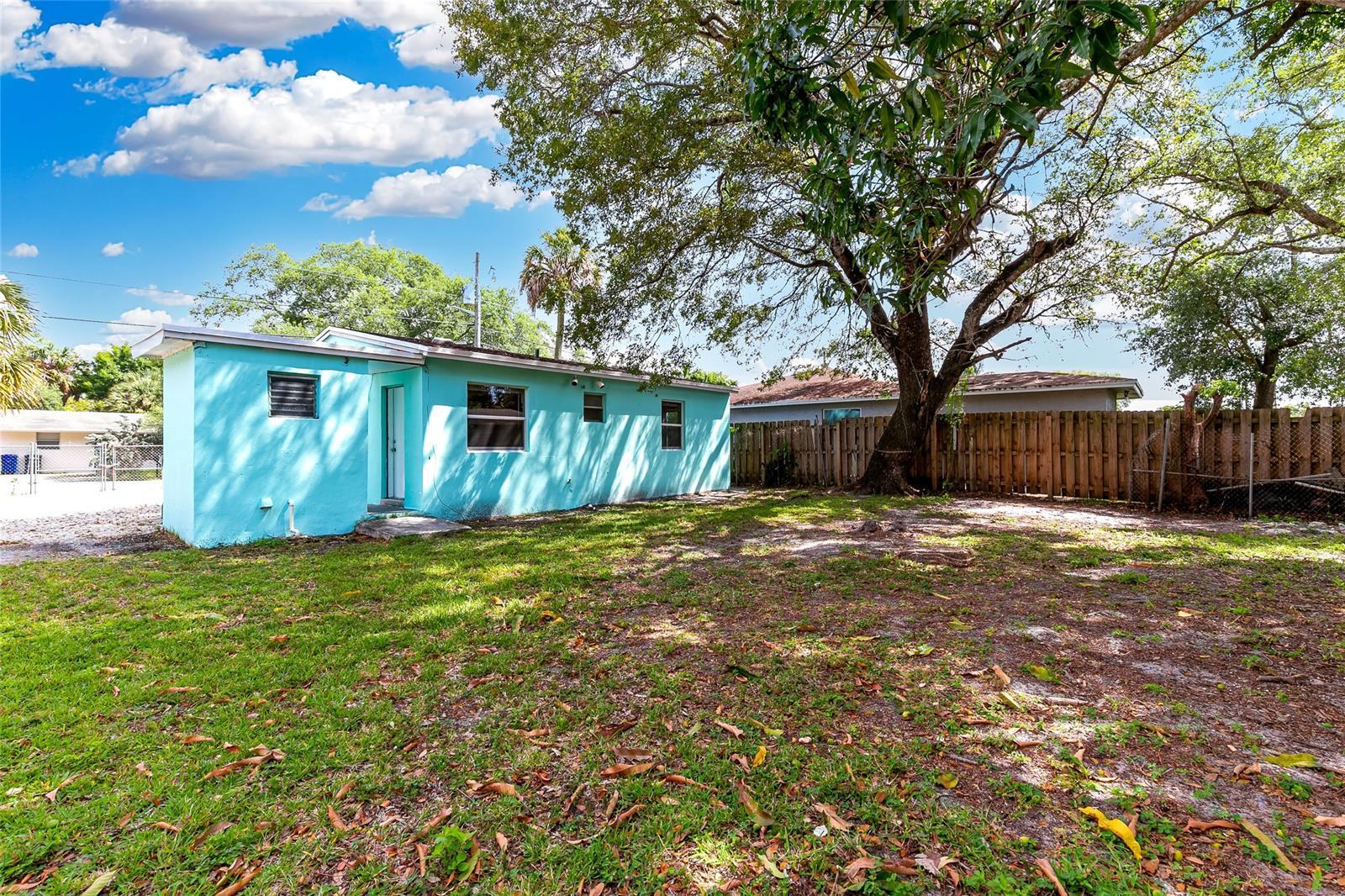 Building Photo - 2210 NW 5th St