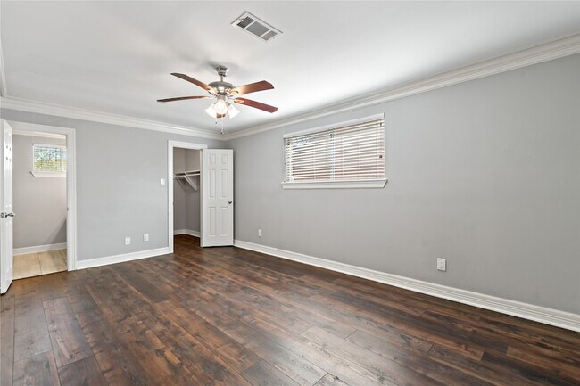 Building Photo - 5806 Ludington Dr