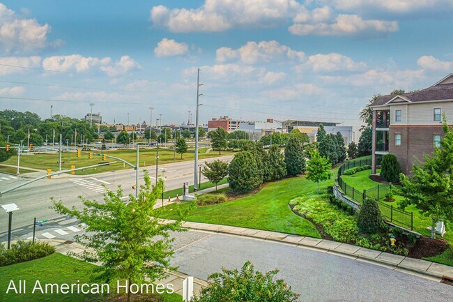 Building Photo - 3 br, 2.5 bath House - 220 HUGH SHELTON LO...
