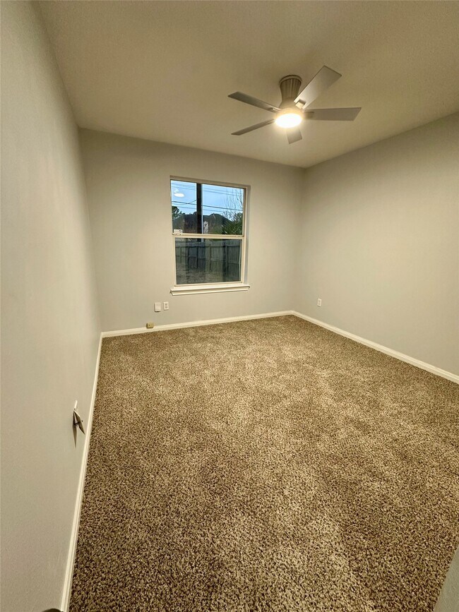 Building Photo - 8810 Barron Wood Cir E