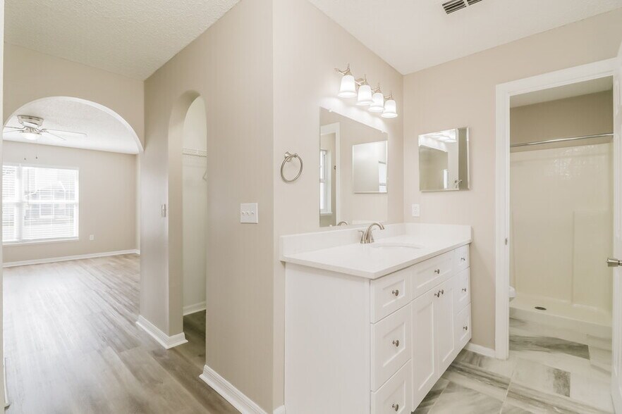 Building Photo - 11515 Linden Dr