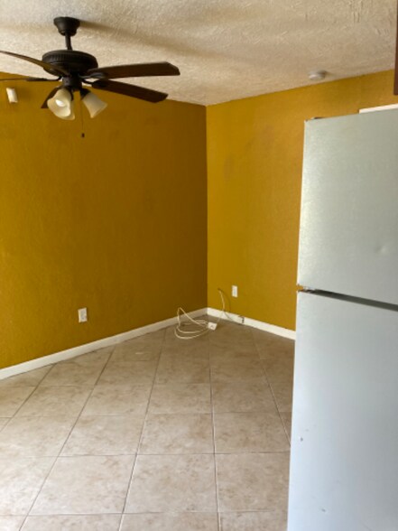 Building Photo - 1615 Avenue E