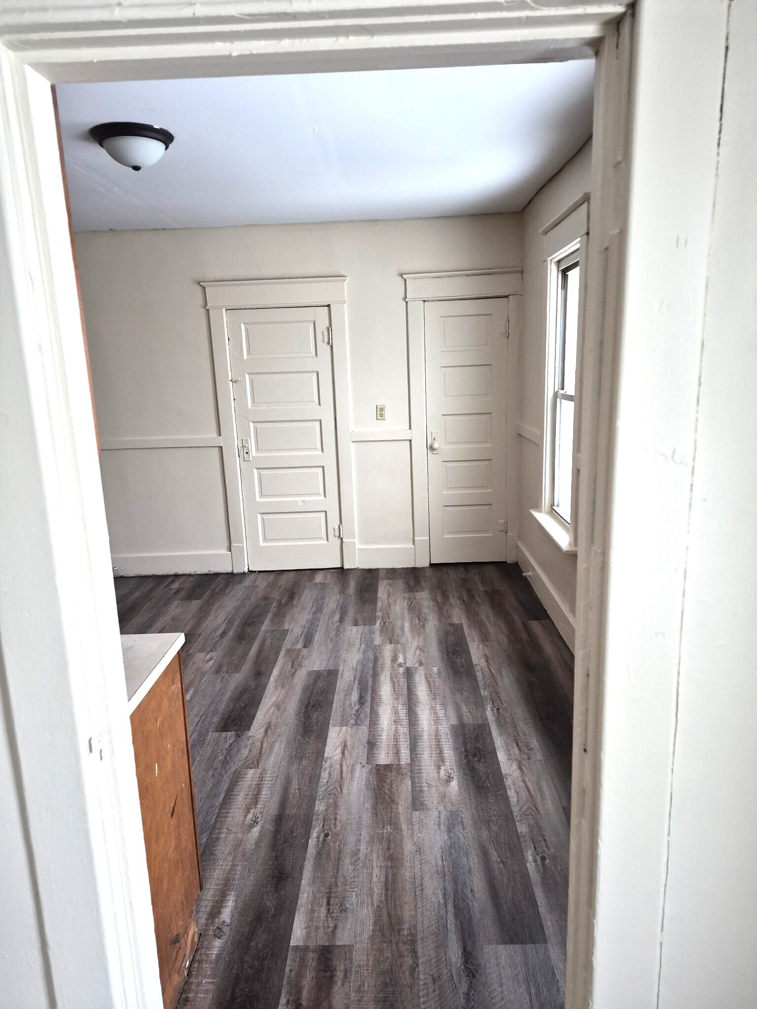 Building Photo - 601 E 12th St