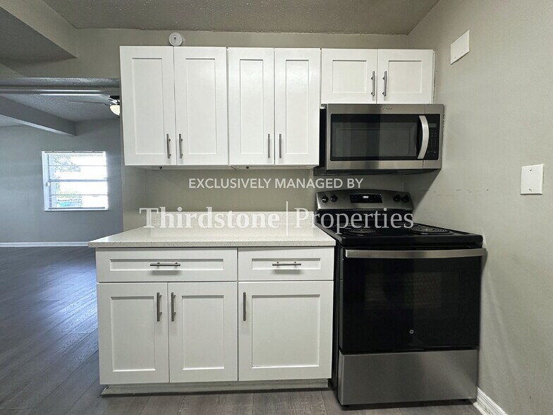 Building Photo - 5737 Carnation Rd