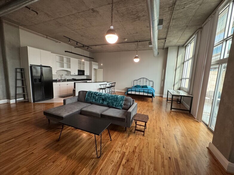 Building Photo - 1401 Calumet St
