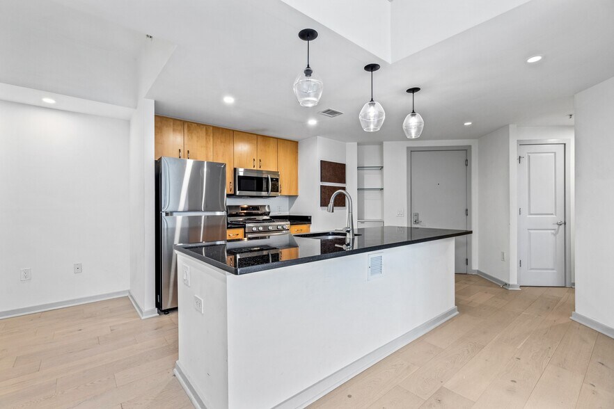 Building Photo - 475 K St NW