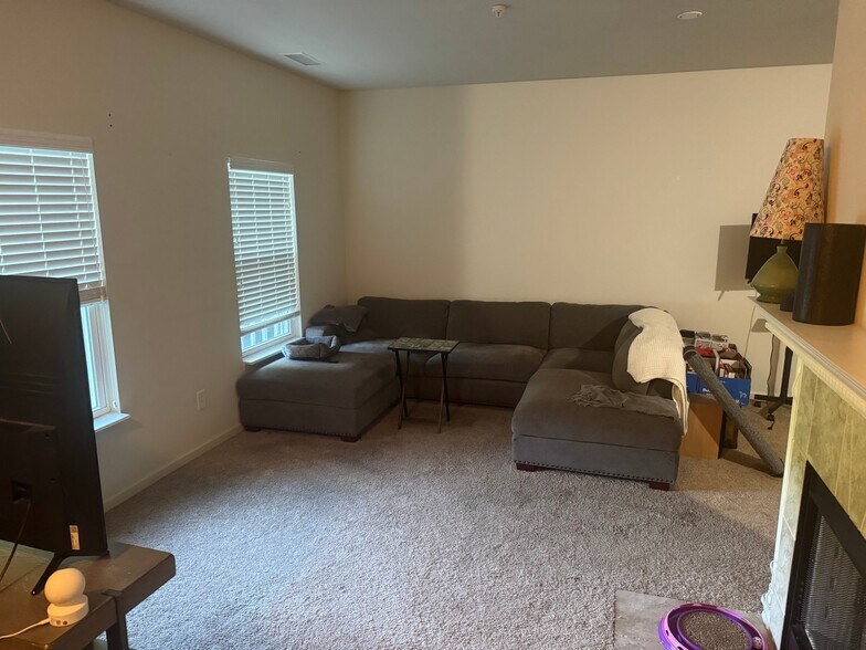 Building Photo - 12030 Zircon Ln