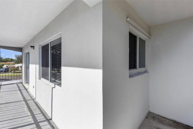 Building Photo - 2182 NE 5th Cir