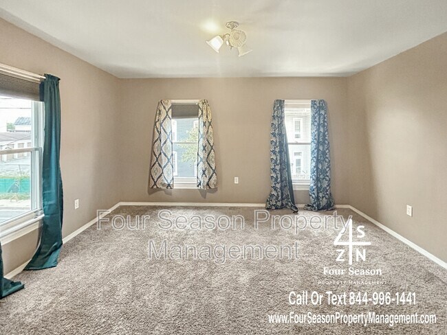 Building Photo - 338 S Locust St