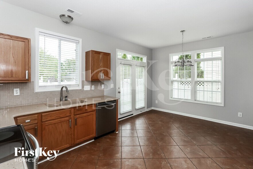 Building Photo - 11253 Heritage Green Dr