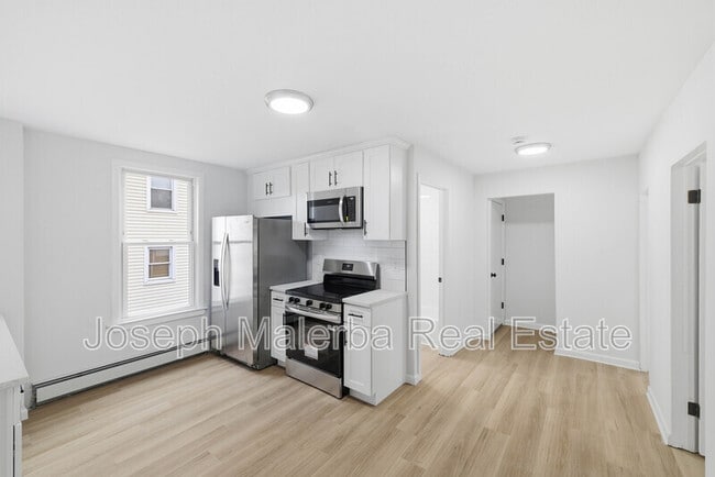 Building Photo - 848 Bank St